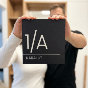 hazszam tabla foto antracit